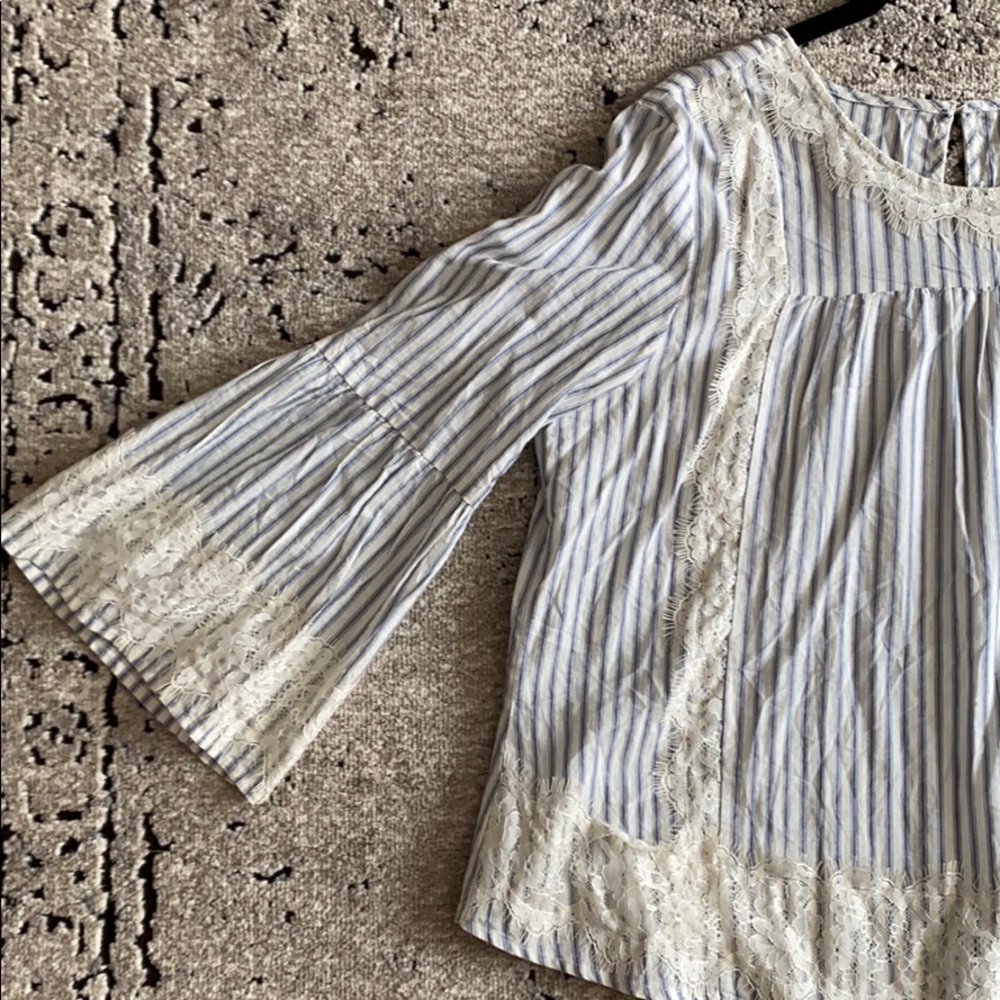 Beautiful Blouse - Picture 2 of 6